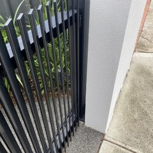 45 Degree Blade Double Swing Gate – White | Custom Aluminium Driveway Gate